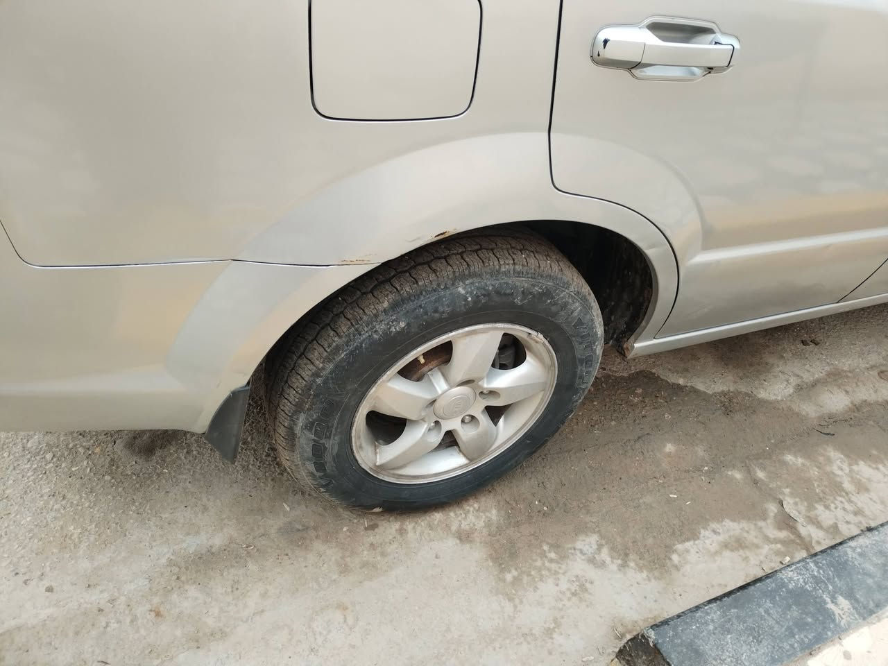 سورنتو موديل 2009 خليجي السياره كفاله عامه من الظربه مجرد صبغ حزام اثر جراد محرك وكير كفاله بلاد مال الشركه  6 3300V تبريد ثلج تخم تاير جديد وحداديه جديده السياره خير من  الله جاهز من كلشي رقم بغداد تريد وكاله تريد تحويل مكاني ناصريه السعر 88 وبيه مجال للطيبين *********** واذا اكو مراوس عادي بسياره ناصيه
