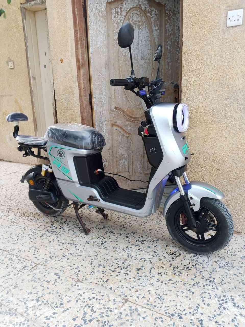 سلام عليكم دراجه ار تسعه للبيع بطاريته22امبير لكبار حالهن حال ل32دراجه نضيفه حيل حيل وجديده كهربائية كلهه شغاله شلع سعره400وبيهه مجال مكاني بصره ابي الخصيب وهذه رقمي***********
