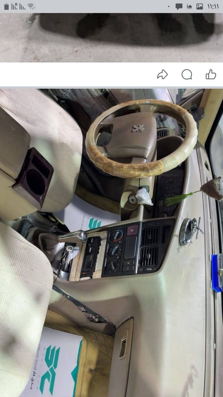 السلام عليكم بيجو لميس 2013 سياره بدون صبغ بيها شويه بل هلال الي يم القبق مال بانزين محرك بي تبخير السعر 40 وبي مجال تواصل ***********
