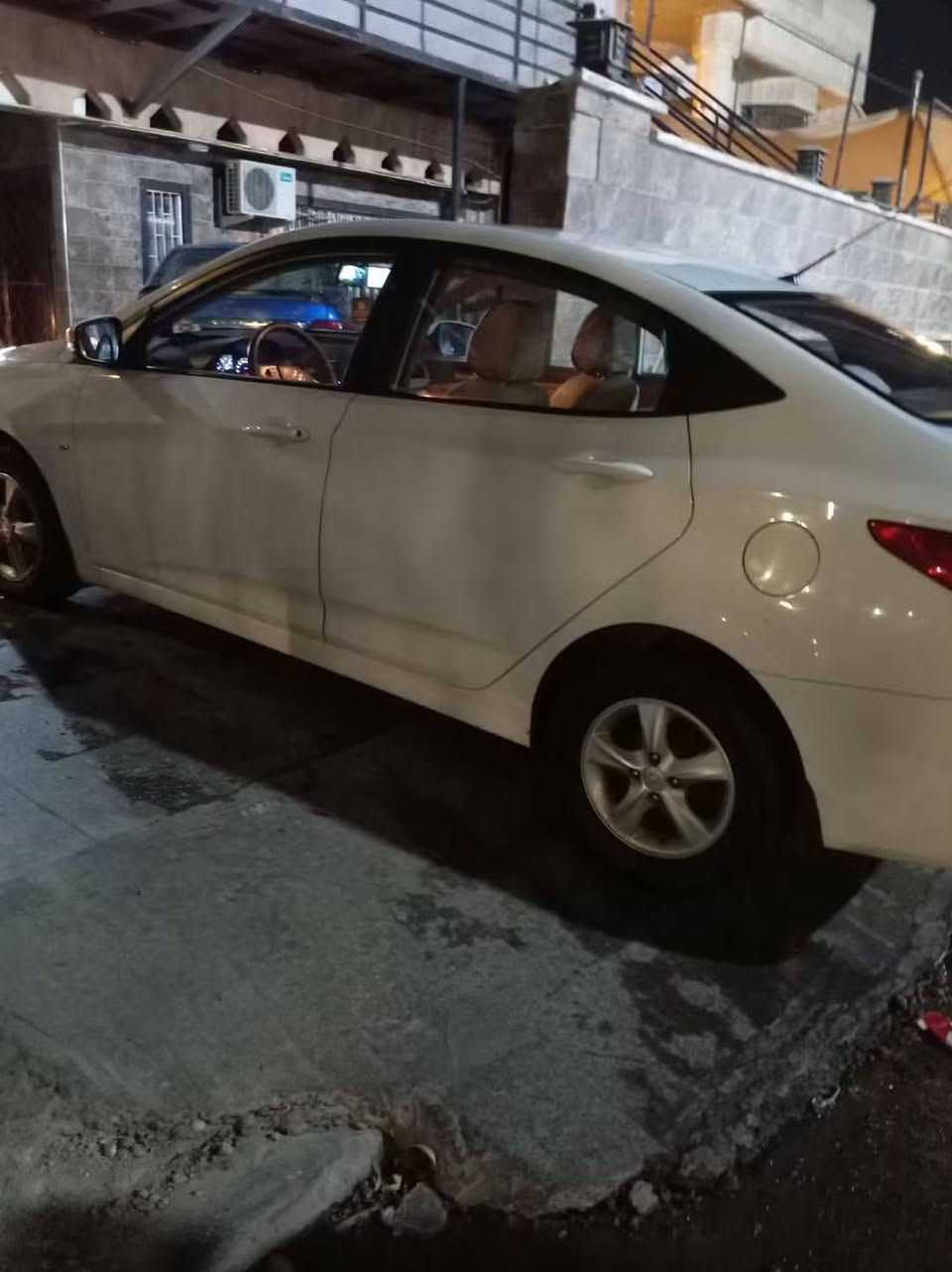 هونداي اكسنت 2013 ماشية 54000 محرك 1600 دبل قطرة باب بجانب السائق ربع صبغ والباب الخلفي مبدل بلادي مكاني بغداد السيدية و السعر 102$ وبيها مجال
للاستفسار ***********
