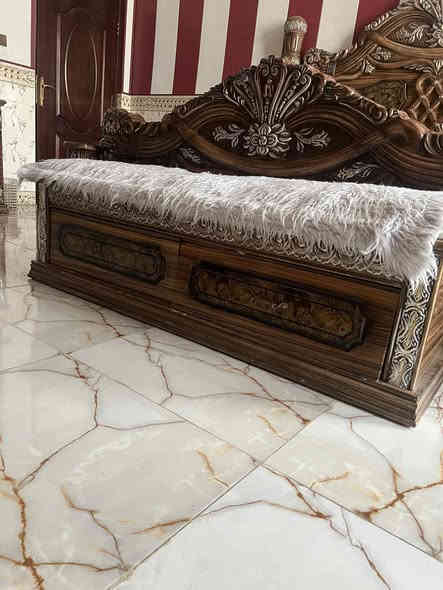 غرفه تركي للبيع سعر ٣٥٠ وبيه مجال
 *********** بي واتساب
