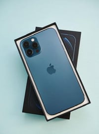 ايفون 12 برو ماكس نضافة 100/100 ذاكرة 256 بطارية 79 مكانه بغداد  السعر...