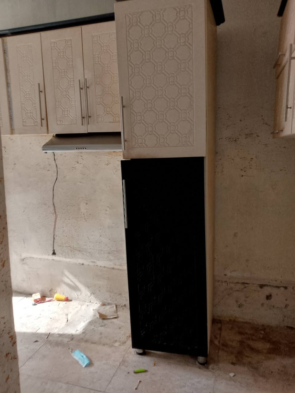 مطبخ للبيع نوع hdf نضافة جيدا جدا بسعر مناسب ***********
