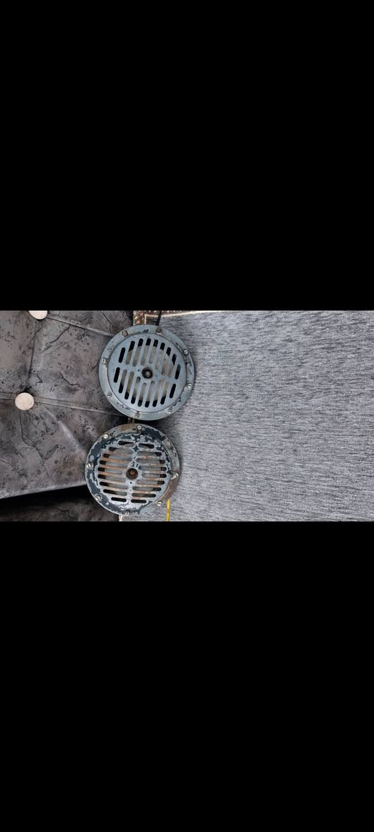 السلام عليكم من رخصة الادمن عندي هورنات الماني مقسمات على اخر حبايه جيب وشد وموجودة دكتهن والسعر 400 الف وبيهن مجال شويه ومكاني الحله للاستفسار الاتصال على هذا الرقم ***********حيدر ابو كرار
