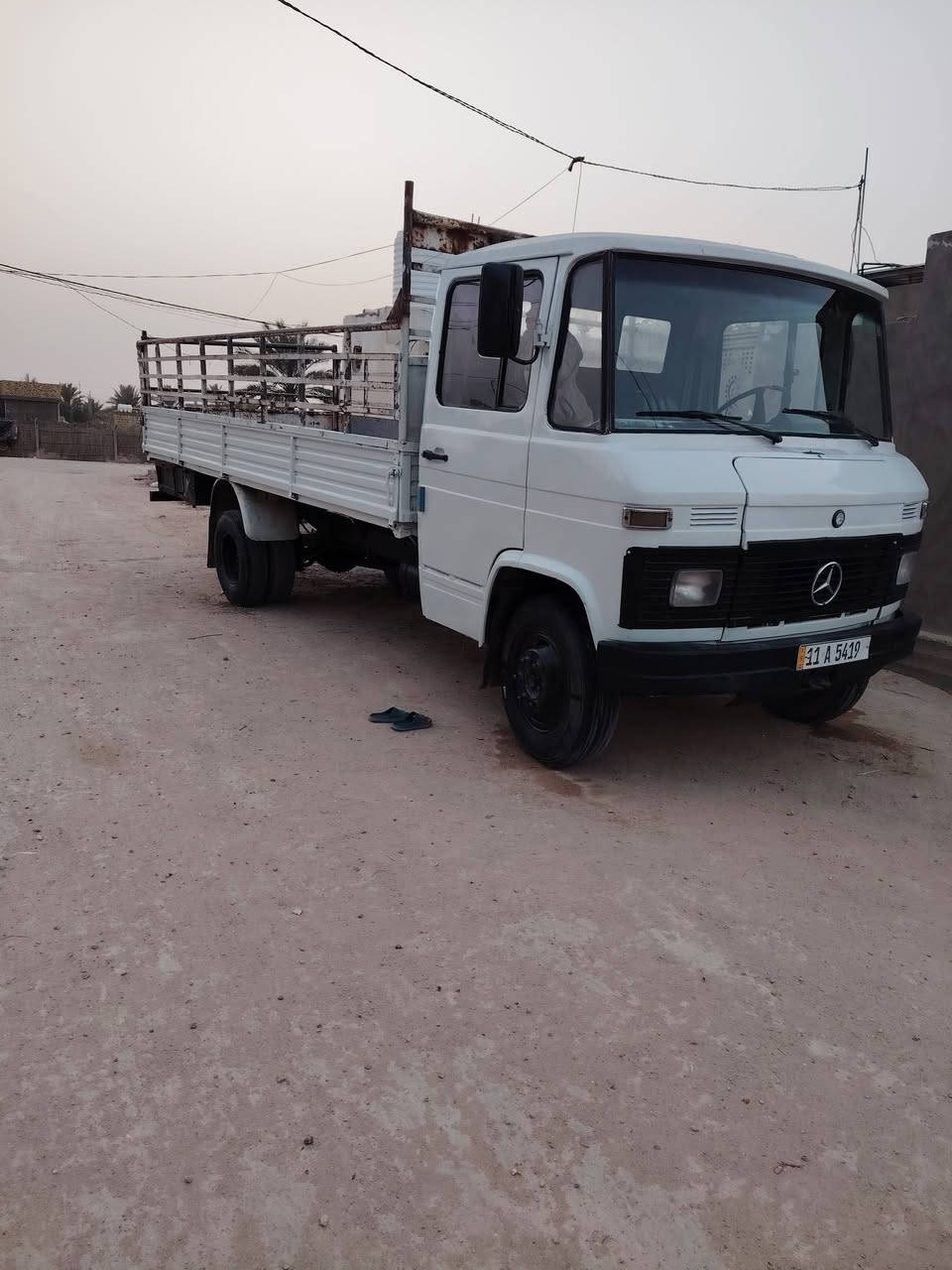 للبيع مرسيدس أخرس مكينه جديد تايرات نص عمر اكسن ٨ برغي حرف اي كير ١٧  شاصي رفيع مكفول رقم بغداد بسمي ابريك هوه فوزه السعر 9  مليون  وبيهه مجال.        او مروس  ***********
