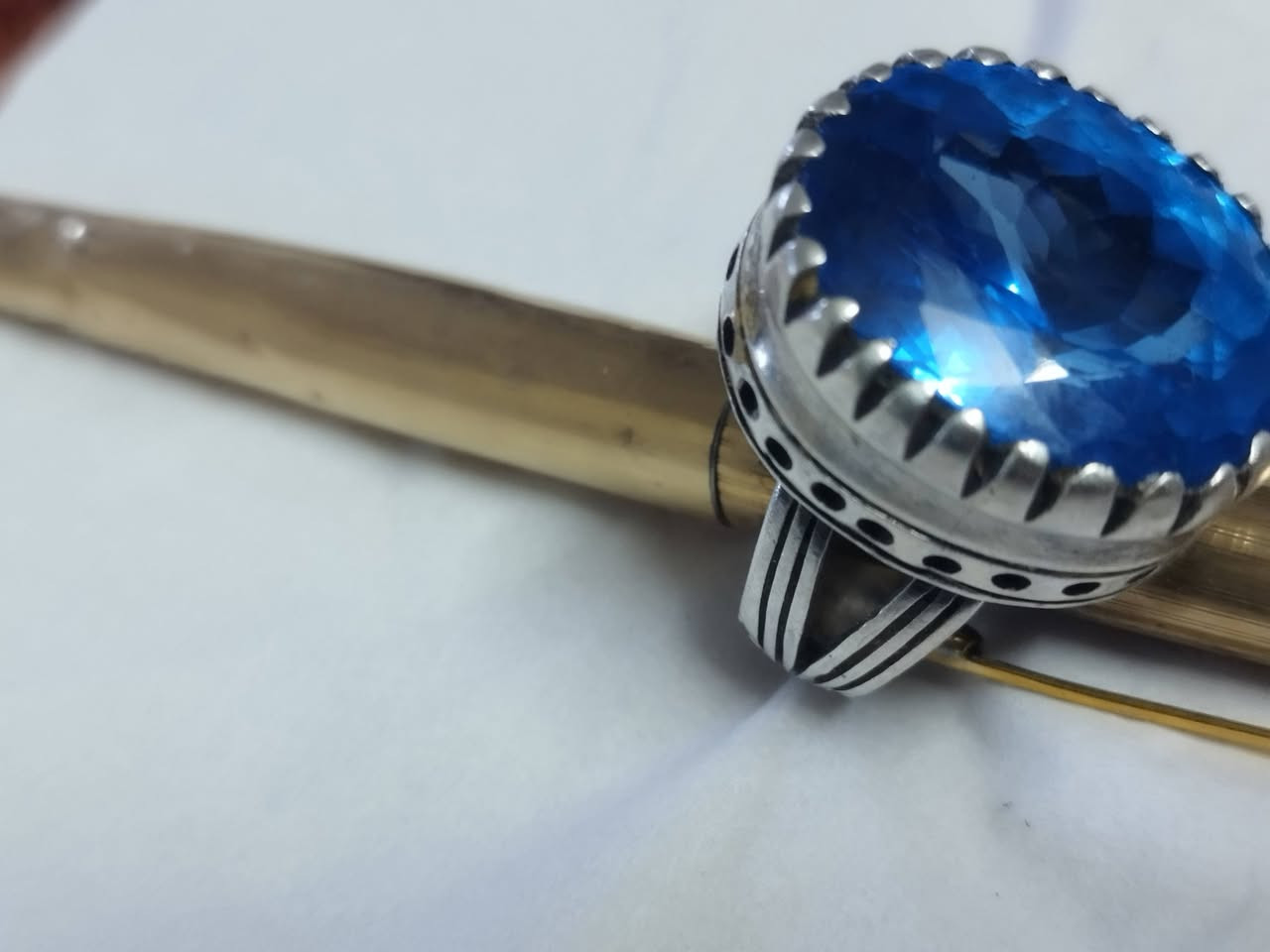 حجر التوباز بصياغه يدويه ثقيله وحجم كبير حجر اصلي للبيع     السعر خاص


**إذا كنت صاحب هذا الإعلان وتريد حذفه لأي سبب، رجاءا أرسل رسالة إلى الدعم الفني**