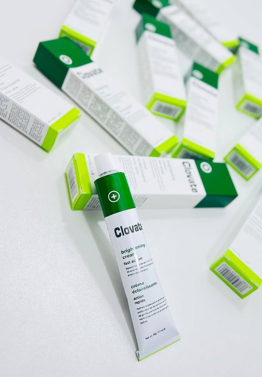 🎀 كريم كلوفيت (Clovate Brightening Cream)
🔹 الحجم: 50g – 1.7oz
🌿🎀 المميزات والفوائد:
تفتيح البشرة بسرعة وفاعلية ✨
يحتوي على زيت القرنفل الطبيعي اللي يرطب البشرة بعمق ويغذيها.
يقلل من التصبغات والبقع الداكنة ويخلي البشرة متجانسة أكثر.
يساعد على تنعيم البشرة ومنحها ملمس ناعم وحيوي.
يوازن لون البشرة ويمنحها إشراقة واضحة.

🎀💡 طريقة الاستخدام:
1. نظفي بشرتچ جيدًا قبل الاستخدام.
2. ضعي كمية صغيرة من الكريم على المنطقة المطلوبة.
3. دلكي بلطف بحركات دائرية لحد ما تمتصه البشرة.
4. يُستخدم مرة أو مرتين باليوم (صباحًا ومساءً) للحصول على أفضل نتيجة.

⚠️ تنبيه:
🎀للاستخدام الخارجي فقط.
يُفضل تجربة المنتج على منطقة صغيرة قبل الاستخدام الكامل.
يُحفظ بمكان بارد وجاف بعيد عن أشعة الشمس.

🎀سعر القطعة  / 18

تـــــــوصيــــــ🚗ــل بغـــــداد 4 محــافظات 6


**إذا كنت صاحب هذا الإعلان وتريد حذفه لأي سبب، رجاءا أرسل رسالة إلى الدعم الفني**
