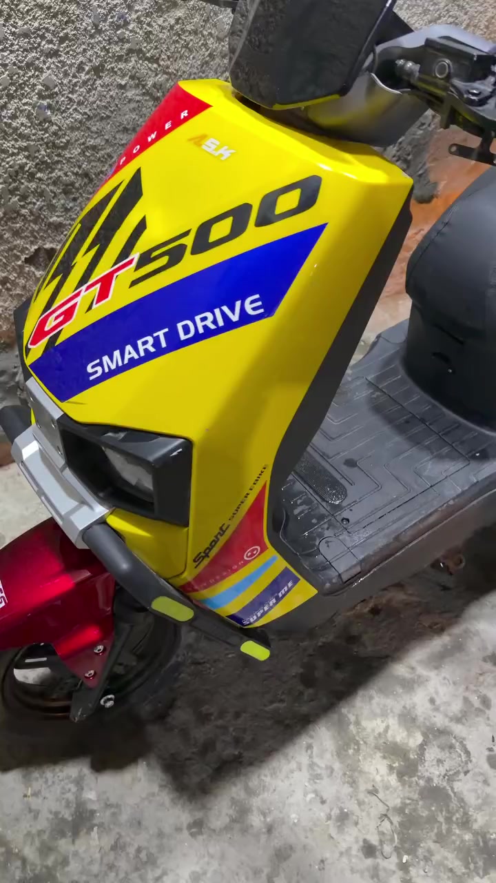 سلام عليكم دراجه شحن نضيفه وخير من الله بطارياتهه جديدهه بيهه شغلات بسيطه. كلششش  سعرهه 500 مكاني بغداد الكفاح ***********
