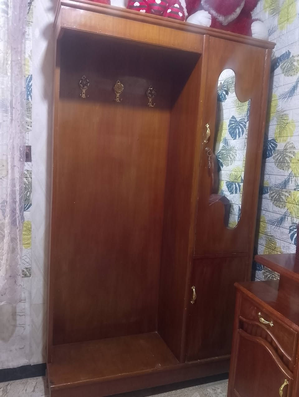 غرفه للبيع وسعر خاص ***********
