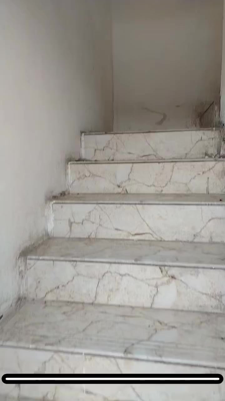 🏡 بناية للبيع🏡 

🔹 العنوان : حي السلام _ شارع الدفاع المدني 

🔹المساحة : 90 متر _ ركن 

🔹 تحتوي على:⬇️
 ▪️شقه مؤجره ب 350 الف
 ▪️محلات عدد3 مؤجرات ب 300الف 

🔸السعر : 300 مليون وبي مجال 

▪️للإستفسار الاتصال  على الأرقام
*********** _***********
