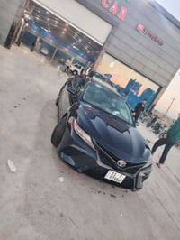 كامري ٢٠١٨ se فول مواصفات عدا الفتحه ضرر جاملغ وبنيد وتبديل باب الخلفي...