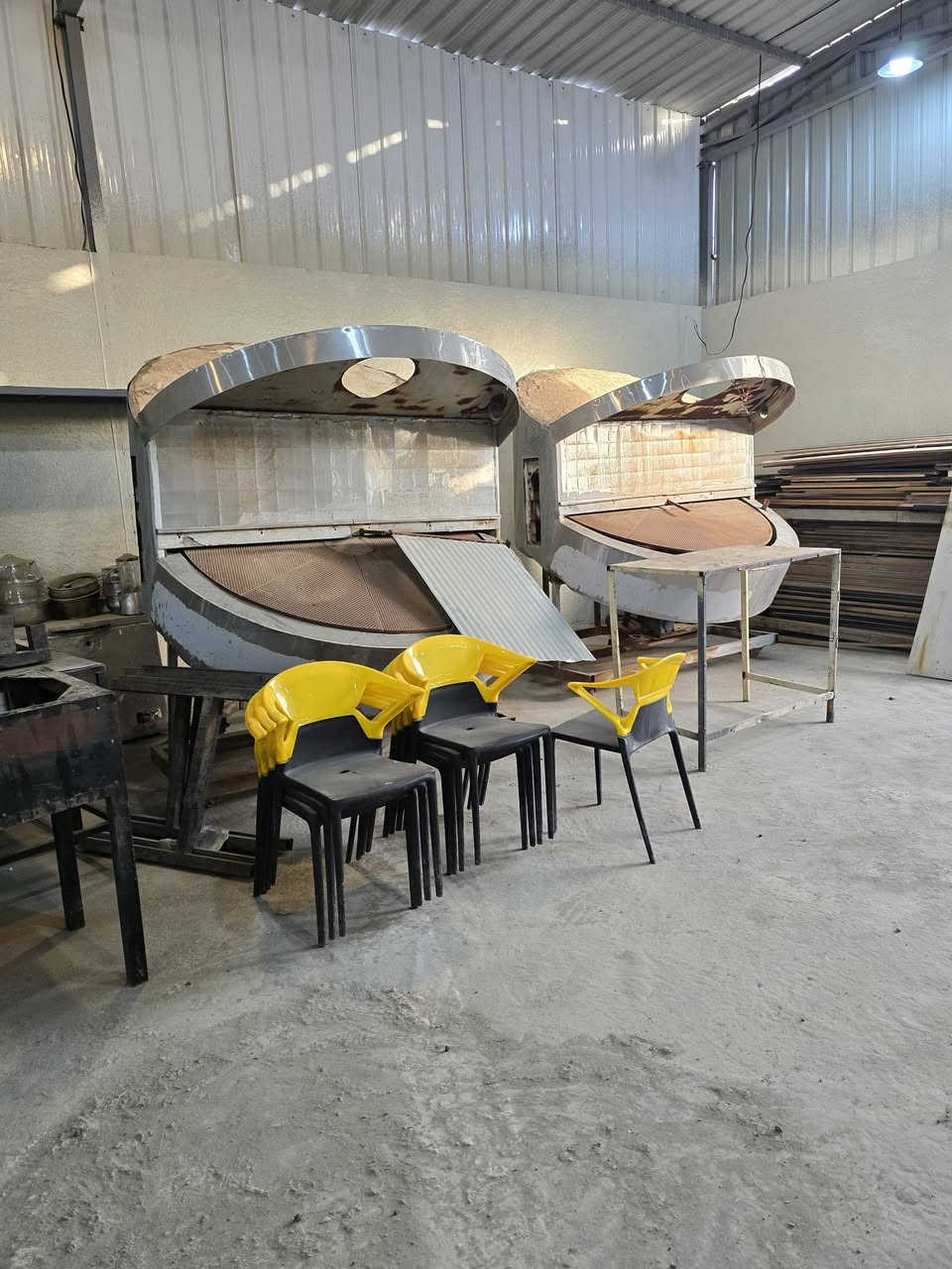 للبيع مخابز عدد ٢ بغداد اتصال ***********
