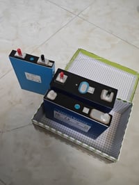 🔋 بطاريات ليثيوم جديدة للبيع بالمزاد 🔋 المتوفر: • 6 بطاريات مكتوب عليه...
