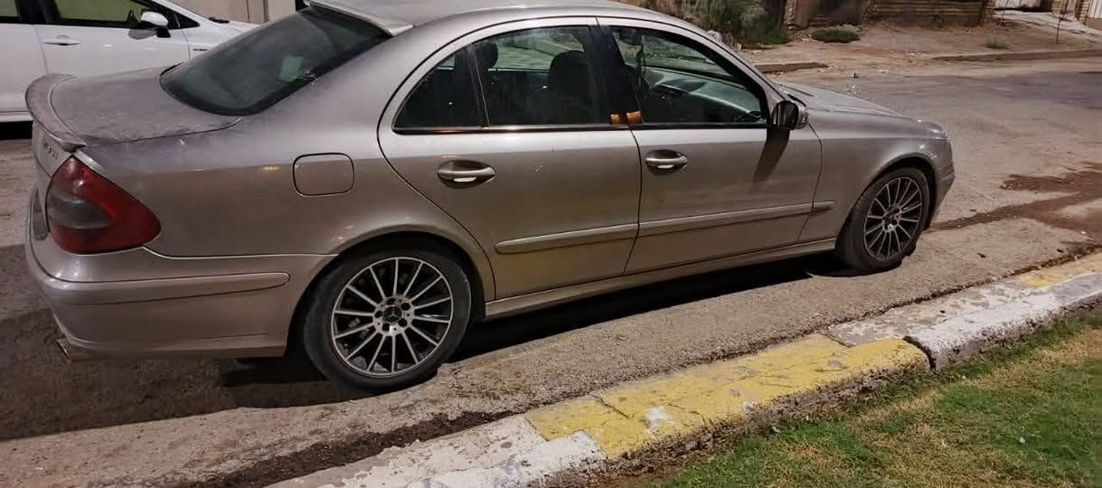 🚗 للبيع مرسيدس E-Class W211
📅 موديل 2008 
🔧 المحرك 4سلندر cc2400 توربو 
⚙️ كير أوتوماتيك
🚘 دفع خلفي
⛽ اقتصادية بالبنزين
✨ المواصفات:
• مقاعد جلد
• تحكم كهربائي
• ديكور خشب
• كروز كنترول
• ABS + ESP
• وسائد هوائية
كشنات هيتر 
وارد يابان 
محرك كير مكفول 
لايت زنون بلاد 
بكلايت لد LED

***********
السعر 120 
مكاني بغداد الكمالية
السيارة بأسمي 
سنوية وهزة لل2028
