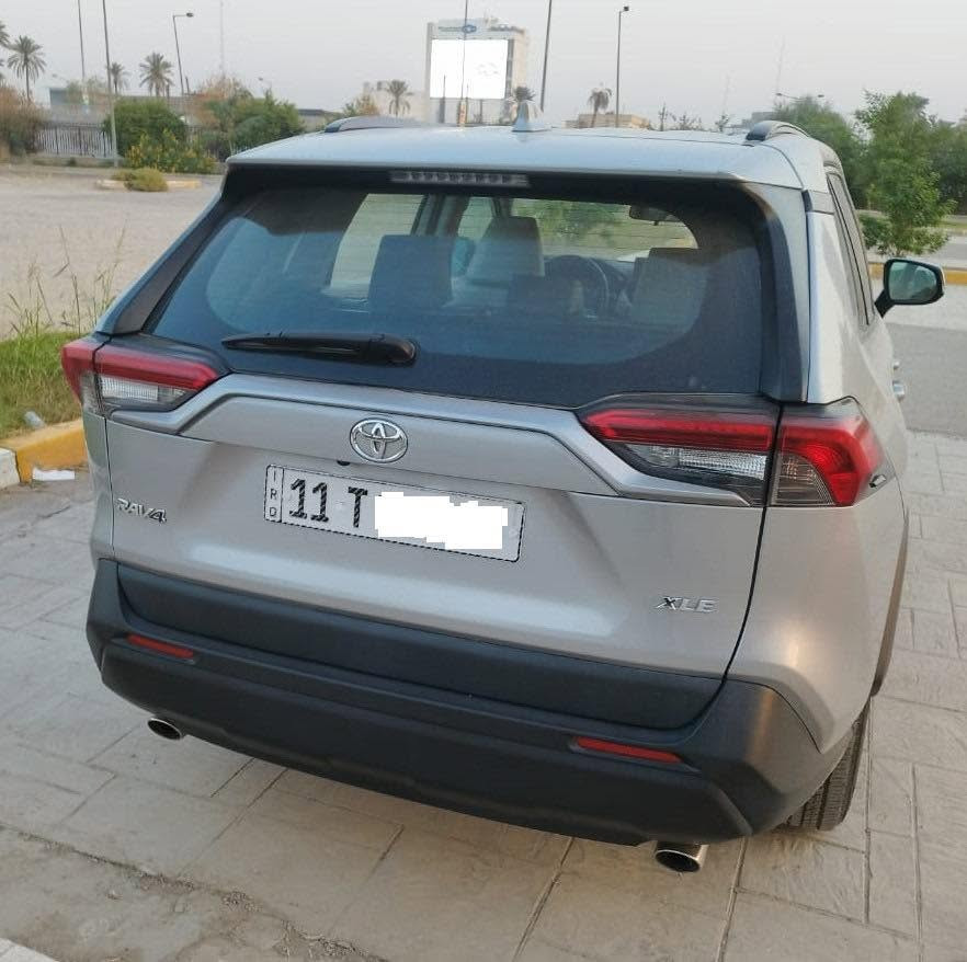 السلام عليكم
تويوتا راف فور بنزين بدون صبغ 
2019    XLE  استخدام قليل لون سلفر
ماشيه 35000 الف ميل
رقم بغداد الجديد مع سنوية جديدة
المواصفات
فتحة سقف 
- رادار امامي 
- ⁠رادار جانبي 
- مقاعد جلد
- كاميرة خلفية
- ⁠مانع اصطدام 
-انظمة قيادة 
- ⁠اوتو هولد 
- ⁠تبريد قطعتين 
-وارد امريكي 
صور الحادث مرفقة
السعر 22,500
مكان السياره  بغداد
الرقم ***********
