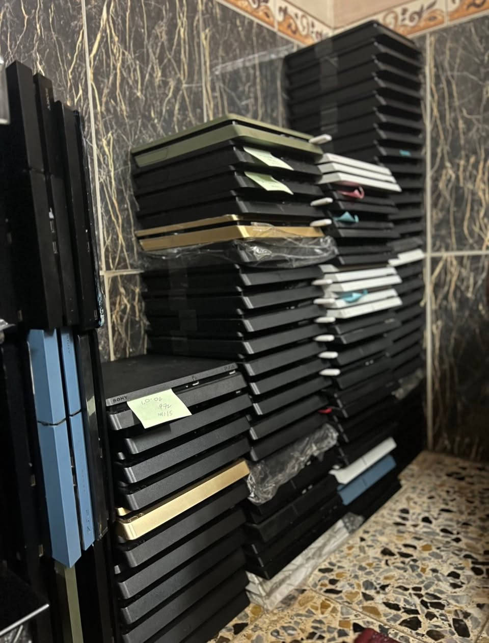 بلي 4 350 جهاز تقريبا
نضام ٩.٠٠ ٩.٥٠.٩.٦٠
بيع شلع فات برو سلم اكثر شي سلم اكثر شي
جمله مابيع مفرد 
***********بغداد
