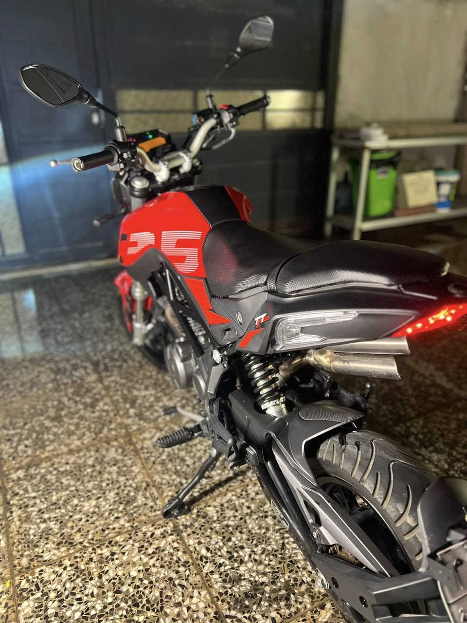 السلام عليكم بنللي 135 بحالة الوكالة ماشية 9تلاف مرقم بغداد سنوية كامل تحويل ثاني يوم للاستفسار *********** مكاني
