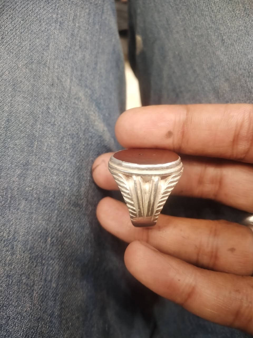 عقيق يماني حلوه صياغه وحجر سعر ٨٠ الف


**إذا كنت صاحب هذا الإعلان وتريد حذفه لأي سبب، رجاءا أرسل رسالة إلى الدعم الفني**