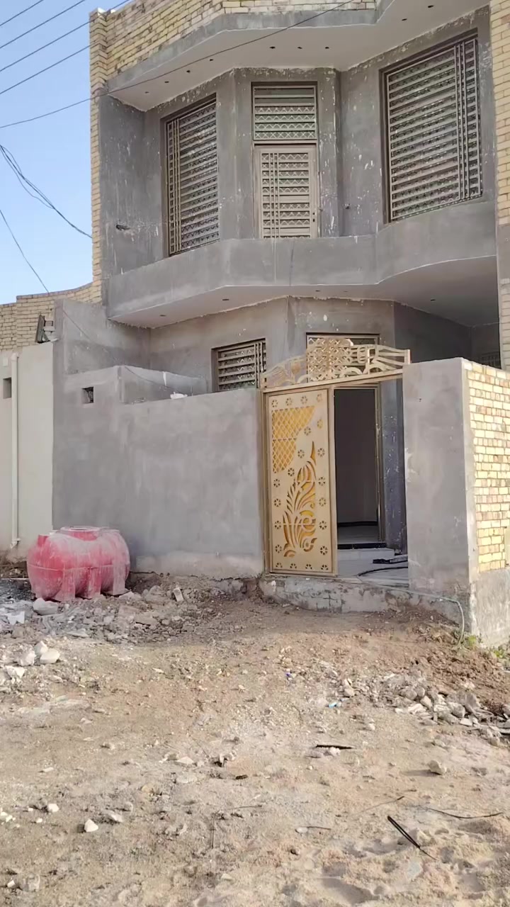 السلام عليكم بيت بالحقل الثالث نص مساحة الأرض 125م  رقم القطعه 3610 بيت قاطين لاستفسار اتصل ***********
