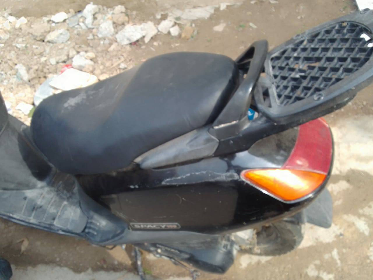 دراجة سبيسي ياباني نضيفة مبدل بيها ولفات فقط الكفر بلادي العداد يشتغل السعر ٥٥٠ وبي مجال العنوان كوت حي الجامعة رقم ***********
