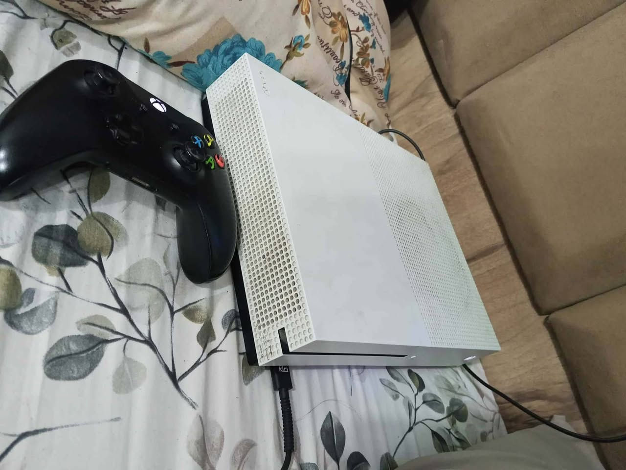 إكس بوكس وان اس 1تيرا مع جويستك اصلي اريدة 150 قفل ربع ما نزل منة  نضيف لوك ستيكر  وسعره جدا مناسب متحصل هيج سعر اخذته ب200 قبل شهر


**إذا كنت صاحب هذا الإعلان وتريد حذفه لأي سبب، رجاءا أرسل رسالة إلى الدعم الفني**