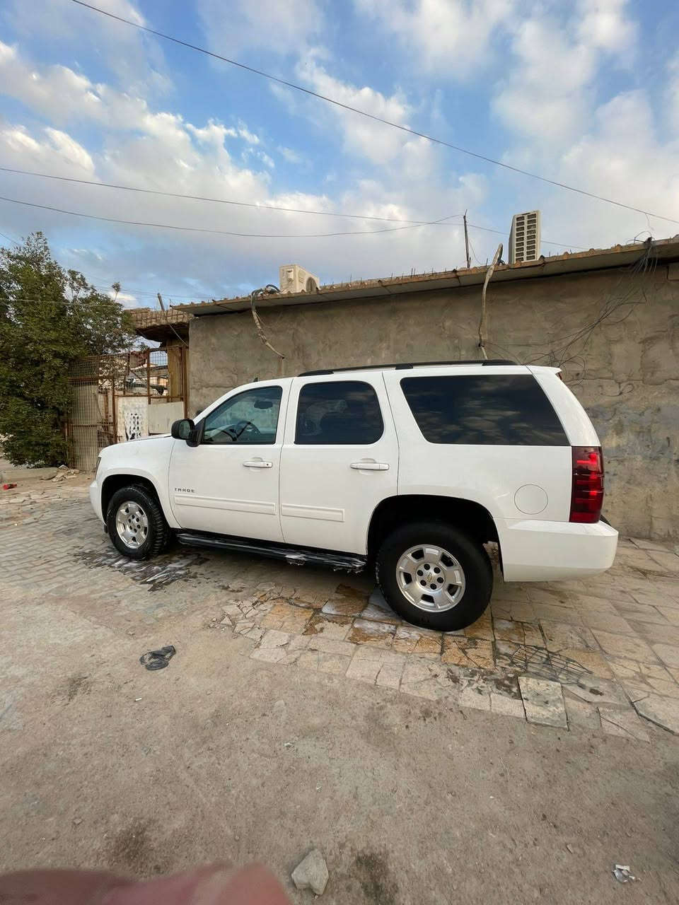 تاهو موديل 2012 وارد اميركي بدله دعاميه ورادتيرات بل خارج موجوده ضبرتها بل صور   السعر 100 وبيها مجال ***********
