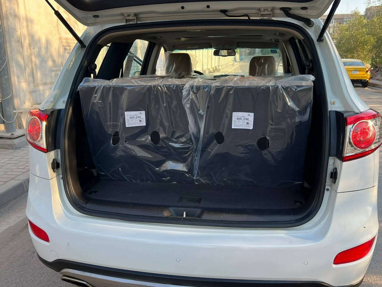 السلام عليكم
✅سنتافيا 2012 للبيع  

✅باسمي رقم بغداد دولي هزه جديده بسمي 

✅مكفوله من الضربه او الصبغ وتبديل 

✅بيه بارد بلجاملغ الامامي 

المواصفات:

‏✅ 4 2400حجم المحرك  

‏✅ 4x4 

✅ فتحة سلايد 

✅ دشبول صاج

✅  سبعة راكب 

✅ 3 قطع تبريد 

✅تحكم استيرن

✅اشاره بالمري

✅حساسات خلفيه وامامي  

✅ كامره بلاديه 

مكاني بابل  

السعر.    150 

وبيها مجال  

 ***********
