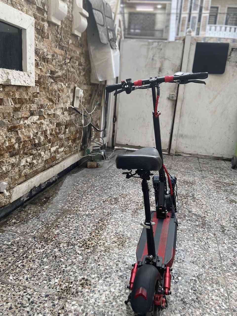 سكوتر للبيع سكوتر فول الفول بطاريات ليثيوم الشحنه الوحده تمشي45كيلو السعر350الف وبيها مجال عنواني بغداد السيديه للاستفسار***********وتساب
