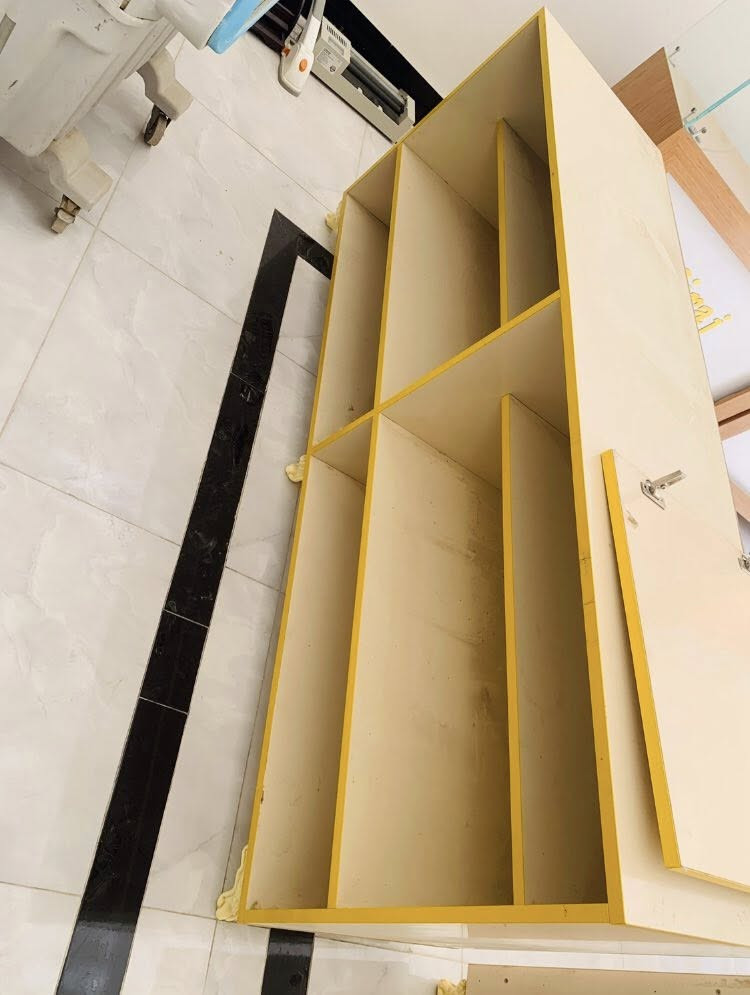 ديكور مكتب كما موضح بصور يرهم مكتب تلفونات و يرهم مكتبه النضافه ٩٠/١٠٠ مابي لا كسور ولا شي السعر ٨٠٠ وبي مجال مكاني هيت حي البكر موجود توصيل حسب الاتفاق ***********
