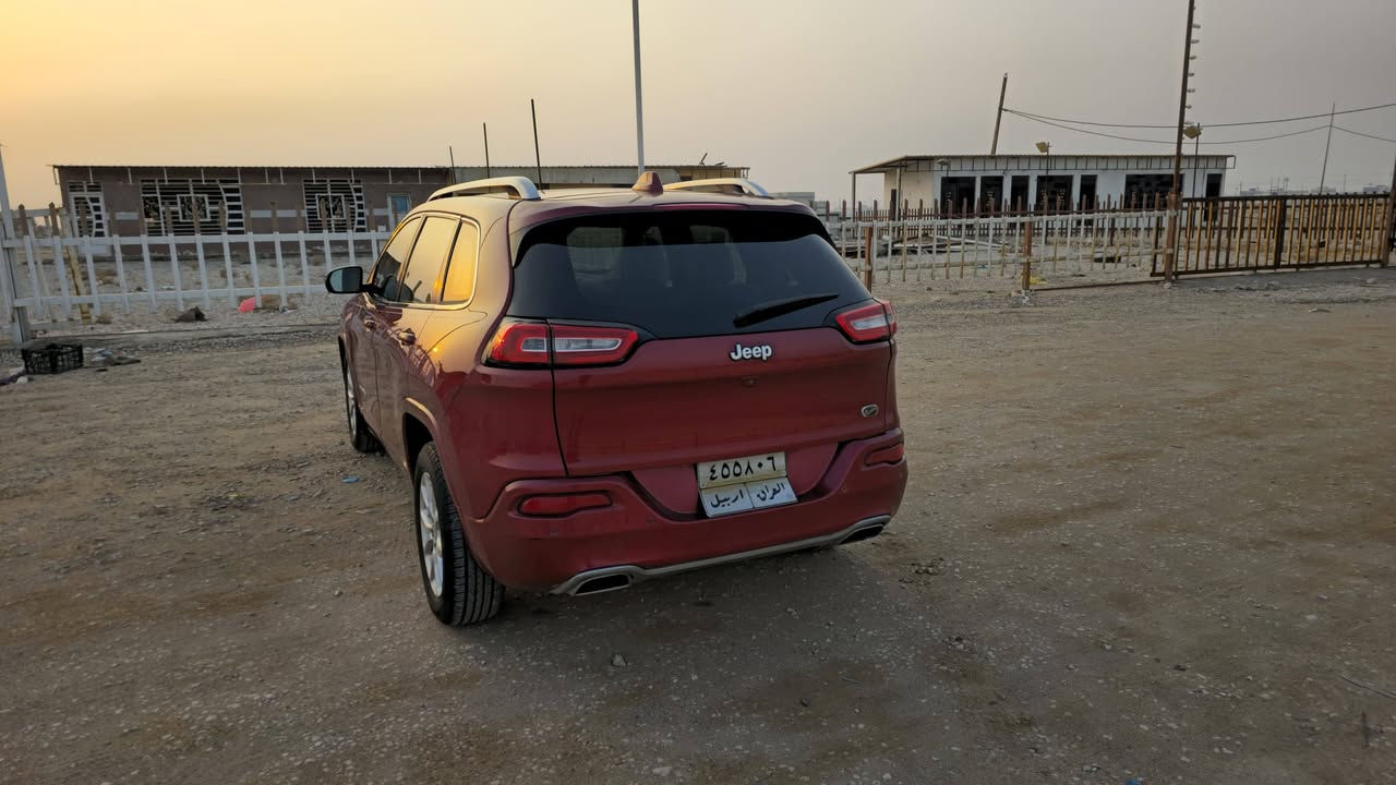 السلام عليكم
جيب بزون للبيع موديل 2016 اربيل
حادث فقط ويل الامامي 

صبغ جاملغ  بدون دواخل وبدون ايرباك

-محرك 6 سلندر 
-بصمة تشغيل
-دواخل جلد بيجي 
- لوحة قيادة الكترونية 
-نقطة عمياء 
-تشغيل عن بعد  
-بصمة ابواب 
-كشنات جلد تدفئة وتبريد 
-استيرن تدفئه
-تبريد قطعتين 
-سايد بريك بصمه  
-فتحة سقف بانوراما 
-صندوك كهرباء 
خزن ميموري كراسي                               
- شاشه كبيرة
-تخم تاير جديد 
-اشاير بالمري 
- ماشية 14,000 كيلو متر 
- ⁠كاميرا دواره 
- ⁠حساسات  خلفيه 
- ⁠مكان السيارة نجف 

- ⁠- ⁠للاستفسار 
***********
***********
