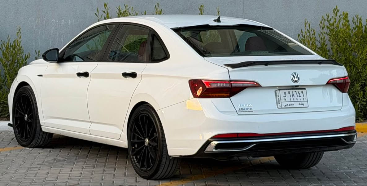 السلام عليكم اخوان
فولكسواكن جيتا ( 2019) 
محرك 4 سلندر 1400 توربو 🚀
كير اوتو

مواصفات S
شاشه كبيره
كار بلي
كامره خلفيه دواره
تحكمات ستيرن
اوتو ستوب
هاند بريك بصمه
كشنات جلد
لايت Led
بك لايت Led
عليه دعاميه وشباك GLi شكل الجديد
عليه ويل كب 19
عليه دعاميه خلفيه امريكا مسل
وبعد عليه اضافات سكوب وسبايدر
اخوان سياره 
حادثه جاملغ وبنيد
 وبلعراق صار بيه صبغ نص جاملغ خلفي
رقم بغداد تحويل مباشر ثاني يوم 
مكان السياره المنصور او الغزاليه 
السعر 133 وبي مجال بسيط 
للاستفسار (***********) بغداد, العراق
