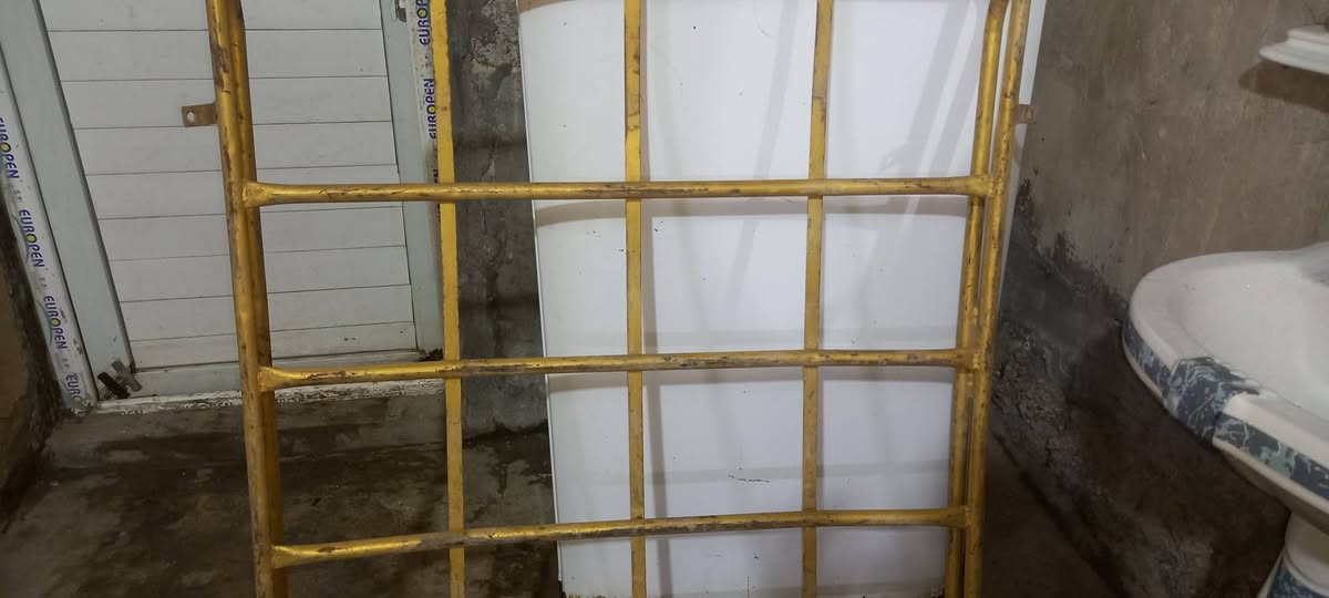 سيباية مال سمند سعرها ٣٥الف مابيها اي خياس جديدة للأتصال ***********عندي
