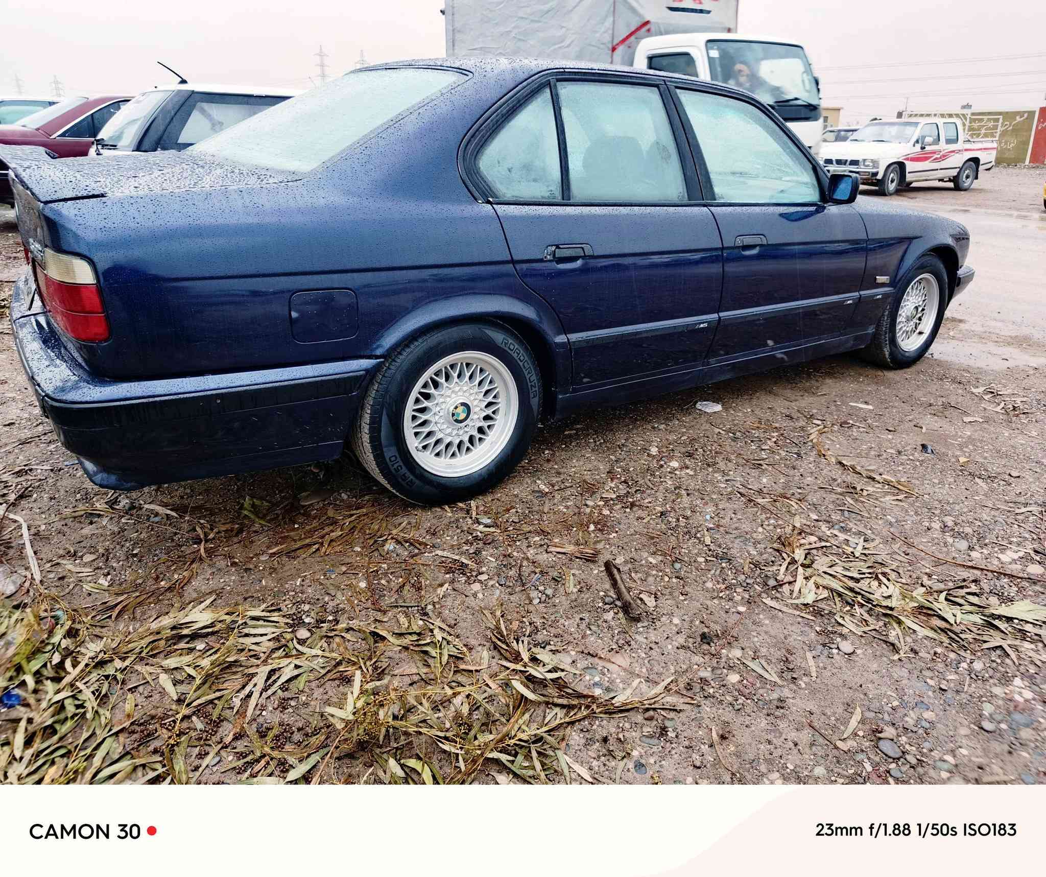 السلام عليكم بي أم 525 كبس  بجم عريض   
گير محرك شرط 
مصبوق عام    فرن       السيارة حلوه حيل قرفه جديده 
كهربايات كلها شغاله لايت عالي ناصي 
تواير صدر كها جدد  
رقم أربيل شرط  وتحويل 
سنويه نافذه صار شهر من منتهية 
شرط ما عليها لو ربع قرامات  
السعر ٦٥ وبيها مجال للشراي 
رقم الهاتف *********** 
الخاص مفتوح  
مكان السياره الشرقاط
