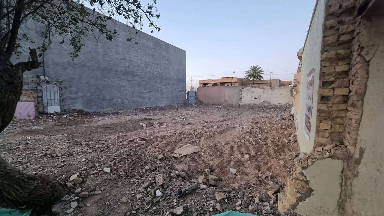 قطعة ارض للبيع المساحة ٣٠٠ متر واجهة ١٥ نزال ٢٠ 
تكريت / شارع جميل 
***********
