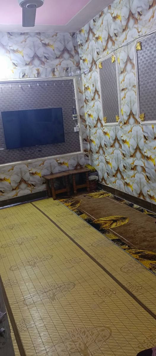 السلام عليكم 
دار زراعي للبيع المساحة ١١٧م يحتوي الطابق الأرضي على إستقبال وصالة كبيرة وغرفة نوم ومخزن كبير وملحقات ونفس البناء والتصميم في الطابق الثاني.الموقع خلف مطعم حيدر ابو الشربت. السعر ١٥٠ 
للاستفسار  *********** متوفر واتساب
