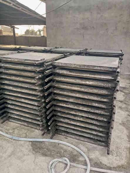 سلام عليكم قوالب عدي العدد 250  ابو الثمانين مستخدمات سنه وحده 3ونص سانتيم الاستفسار الاتصال على الرقم ***********
