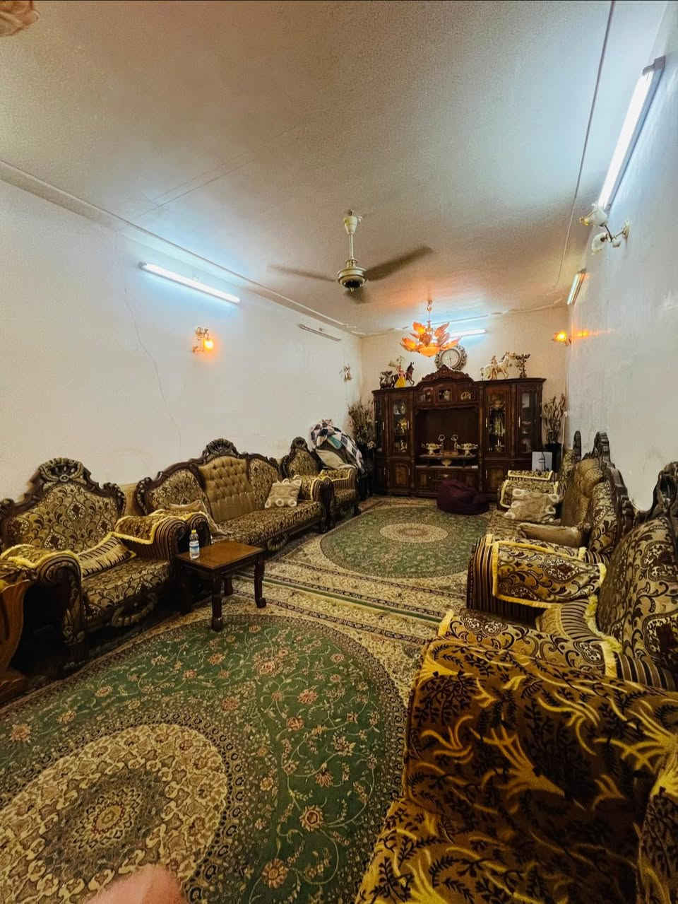 بيت للبيع  ركن طابو صرف مساحة 282 الموقع حي الجمهوري 
بناء طابوك اساس كونكريت سقف عگادة 
يحتوي على 2 غرف واستقبال وصالة ومطبخ حار وبارد وصحيات داخلية وخارجية وكراج خلفي 
للتواصل اتصال او واتساب 
***********
