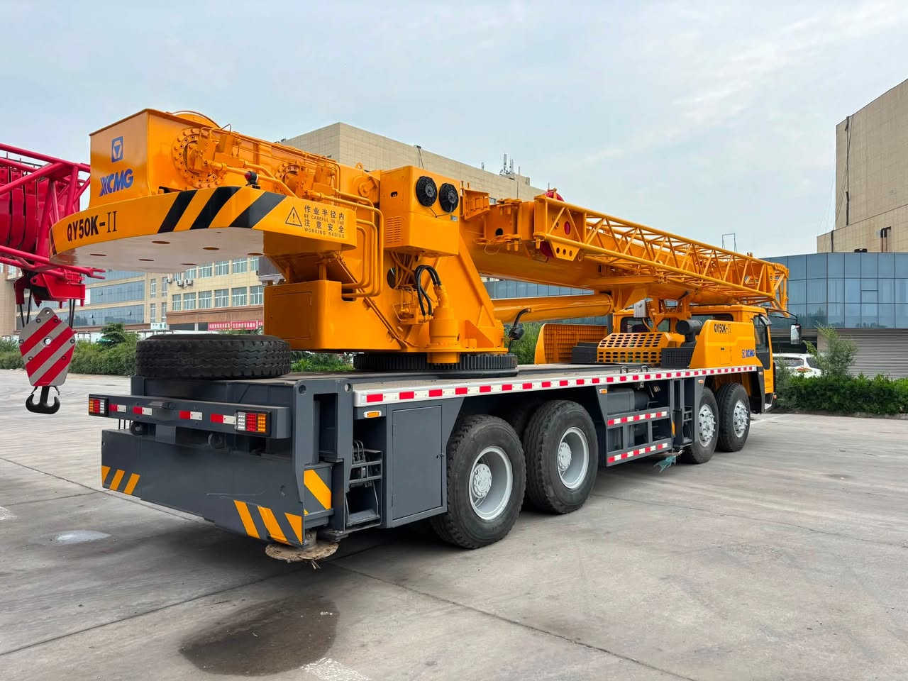 XCMG QY50K-II CRANE
出售XCMG QY50K-II汽车起重机。主臂41米，副臂16米，中国重汽336马力发动机，法士特变速箱。完美车况。停放地点：中国河南。
联系方式：WhatsApp:+86 13526170326
微信/电话：+86 13526170326(杨)
#吊车

For sale: XCMG QY50K-II truck crane. Main boom 41 meters, auxiliary boom 16 meters, Sinotruk 336 horsepower engine, FAST transmission. In perfect condition. Location: Henan, China. Contact: 
WhatsApp: +86 13526170326, 
WeChat/Phone: +86 13526170326 (Yang)
#XCMG#CRANE#起重机
بيع رافعة سيارات XCMG QY50K-II. ذراع رئيسي طوله 41 مترًا، ذراع ثانوي طوله 16 مترًا، محرك Sinotruk بقوة 336 حصان، ناقل حركة Fast. حالة مركبة مثالية. مكان التخزين: هينان، الصين.
وسيلة الاتصال: WhatsApp: 86 - 13526170326، WeChat/هاتف: 86 - 13526170326 (يانغ) #XCMG  #CRANE


**إذا كنت صاحب هذا الإعلان وتريد حذفه لأي سبب، رجاءا أرسل رسالة إلى الدعم الفني**