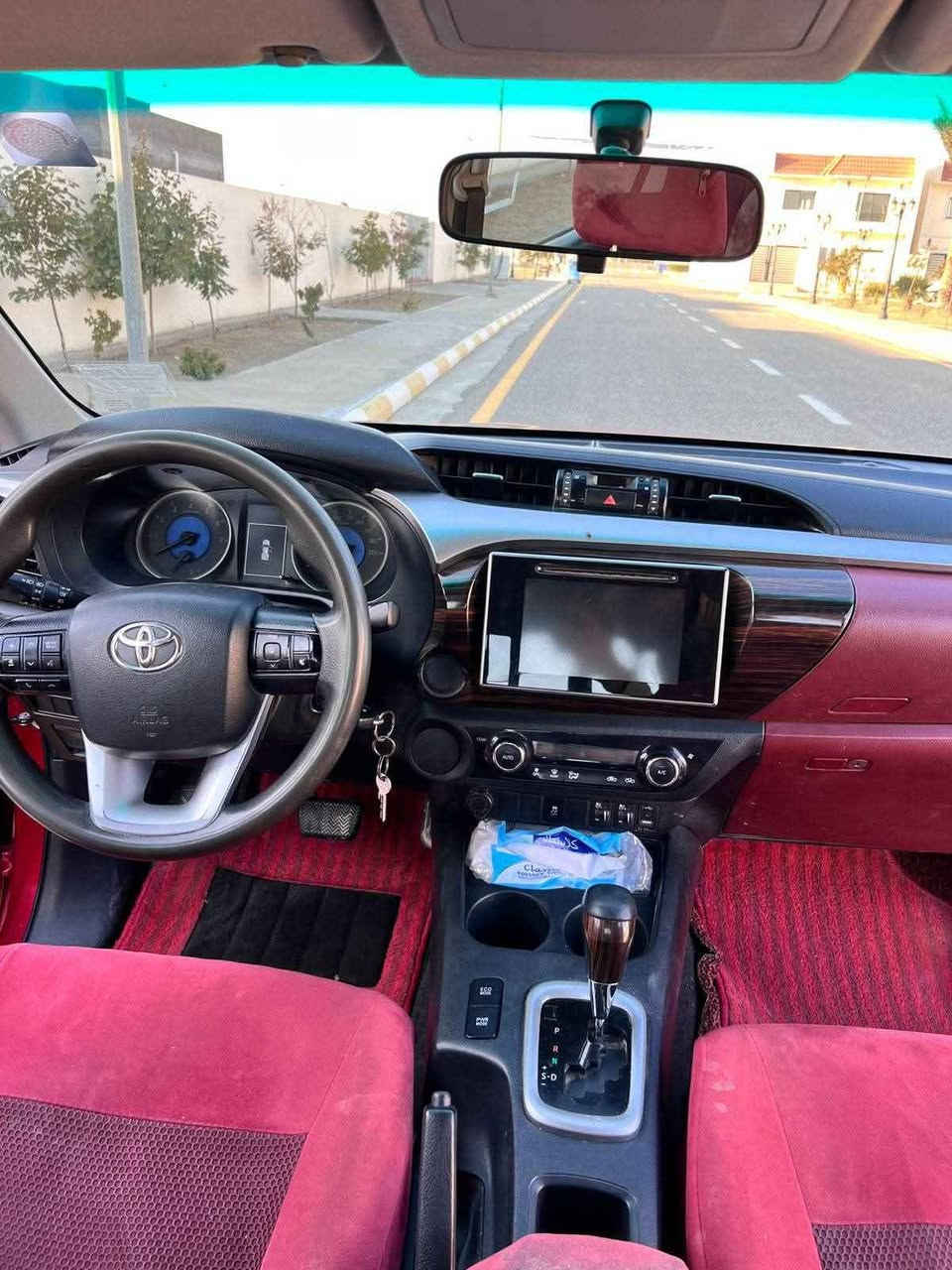 تويوتا هايلوكس 2019 فول مواصفات 
بيها بارد فقط قليل بلباب وشويه من الجاملغ جهت السدر ولباقي كفاله سياره وبأسمي
سياره فول مواصفات
قطعتين تبريد
شاشه جبيره بلاد
كامره حساساة بلاد
تبريد كشنات
تحكم ستيرن جهتين
ثلاجه بلجقمجه
مكان سياره ديوانيه للاستفسار اكثر 
الاتصال *********** ديوانية, القادسية
