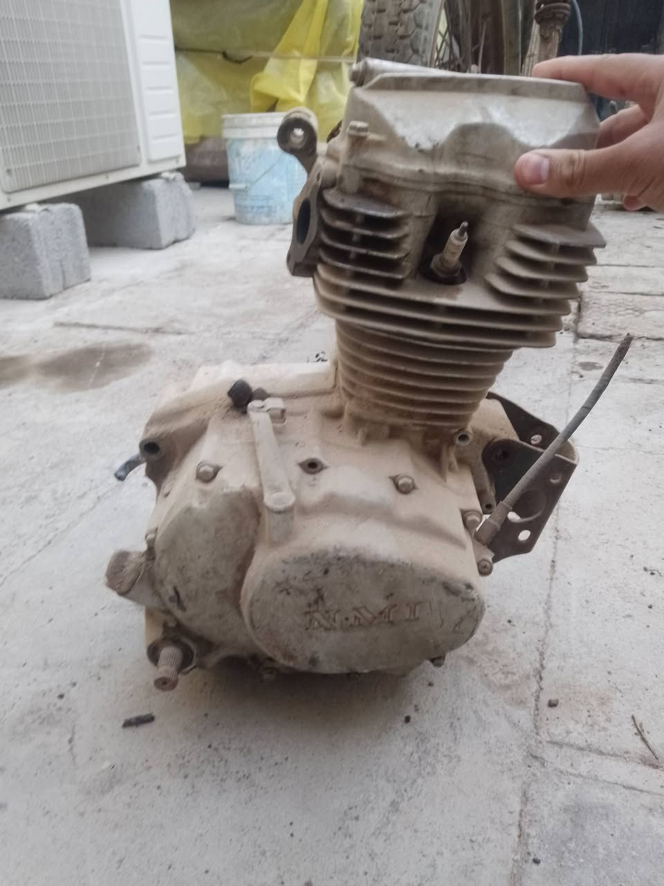 السلام عليكم
غراض دراجه ايراني للبيع ( شاصي وصدر كامل وسكان . ومكاين اثنين وحده بارت وحده نامه .. وتايرات ويل عدد ٣ .. 
العنوان: الزبير حي الشهداء.
للاستفسار  واتساب فقط  ما متواجد بلفيس :
 *********** .
 والسعر كلهن ب 120 وبيهن مجال
