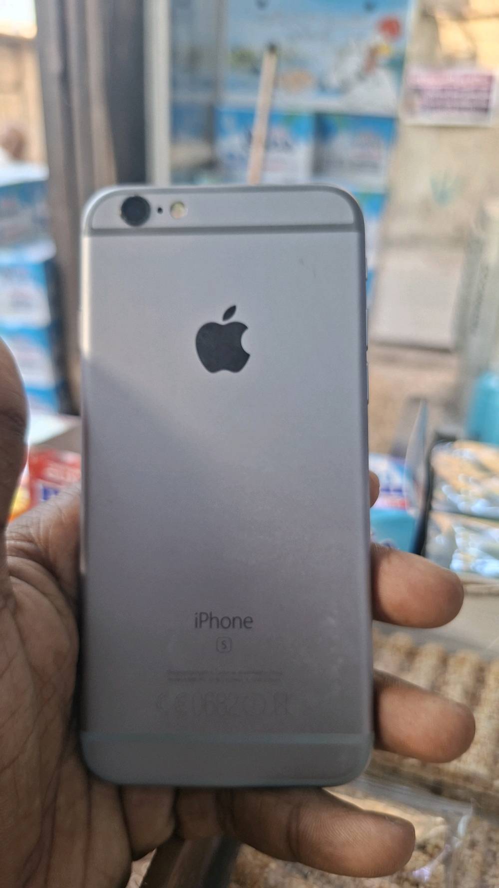 ايفون 6s نظيف الجهاز كلشي ممبدل  
ذاكرة 64 
بطارية 🔋 79
***********