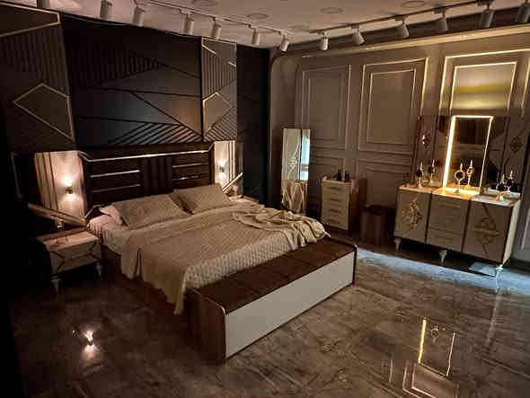 *موديل  سيران المودرن*
اطلب من معرض عبدالله الشاهين للاثاث التركي 

#نقدا_وبالتقسيط_المريح

تفاصيل الموديل
*10 قطع _ كنتور ملحق 360 متر*
*1- ضهر بلوك 8ملم*
*2- برغي وچوي حديد*  
*3- سرير  مخزن + مساند تقوية*
*4- ميز تواليت 130*180*
*5- نرمادةوسكة رادو الماني*
للتواصل والاستفسار
0771 638 9084 
0750 781 8642
