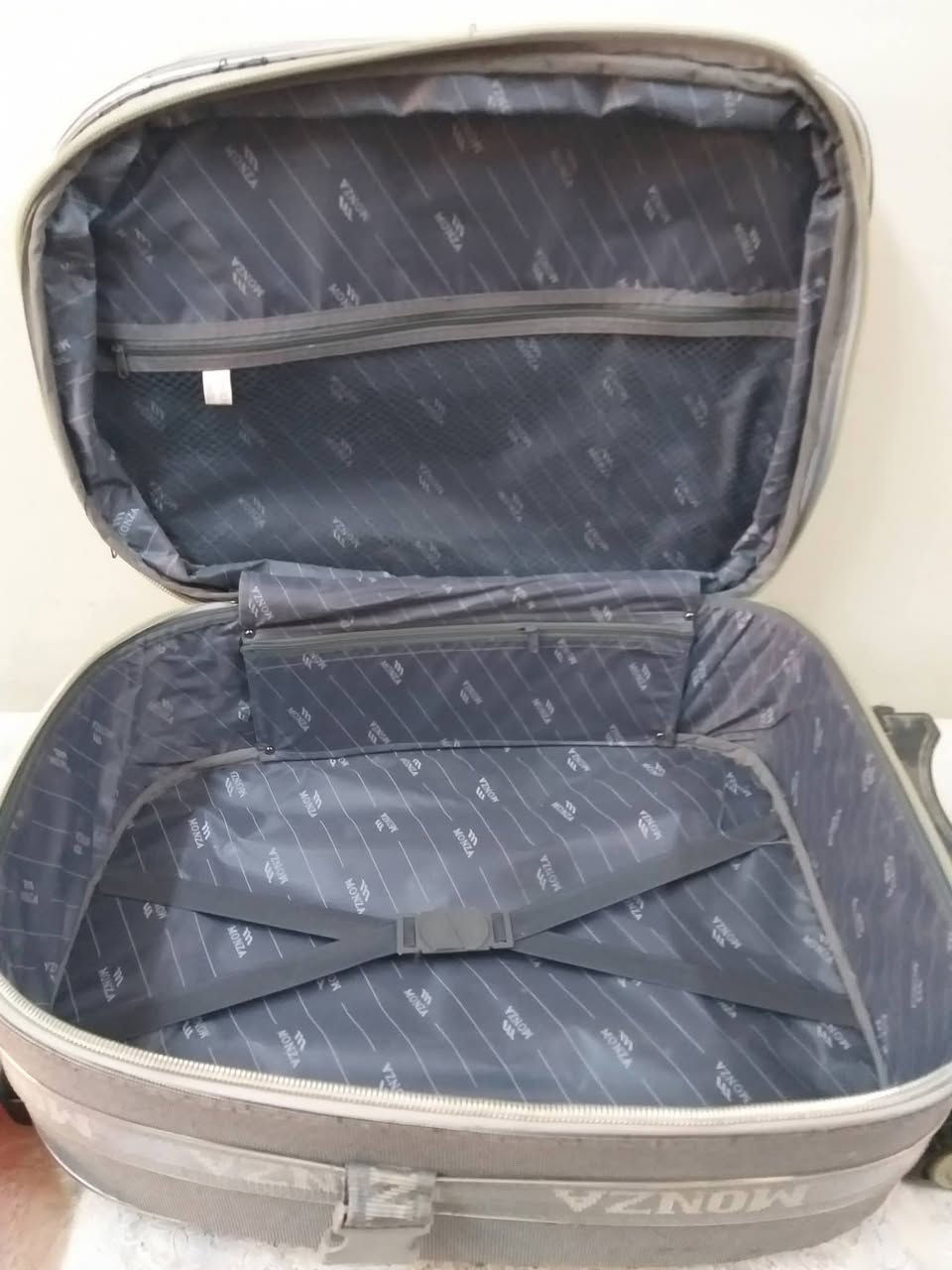 جنطة حجم وسط فقط يدة الجروخ مكسورة  اليدة الثانية موجودة السعر ٢٠


**إذا كنت صاحب هذا الإعلان وتريد حذفه لأي سبب، رجاءا أرسل رسالة إلى الدعم الفني**