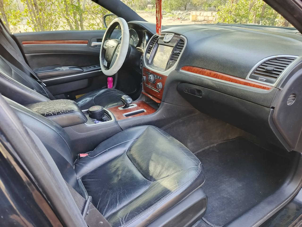 اوباما 2013 
السياره جاهزه مابيها اي نقص 
بيها صبغ كم قطعه بدون دواخل بدون شواصي ولغود
سعرها 125 
***********
