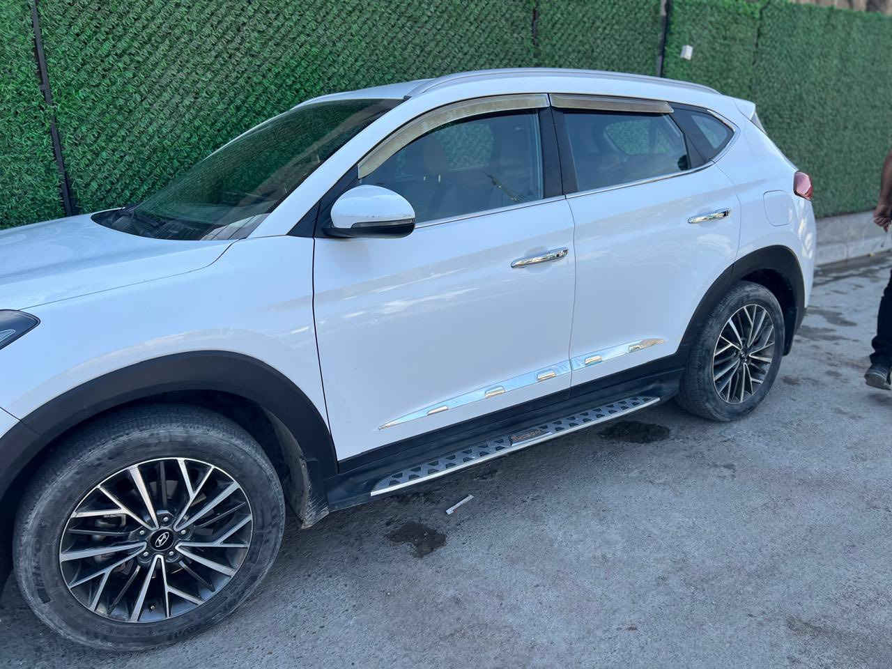 توسان خليجي موديل 2019  شركة الكاصد مكفلولة من الصبغ او الحادث ماعدا بارد كد شبر فقط مثل ما موضح بالصورة والباقي كفالة عامة ماشية 97 كم سيارة جاهزة وحلوة ما ناقصها اي شي السعر المطلوب 195 ورقة / للاتصال / ‭0770 553 3909
