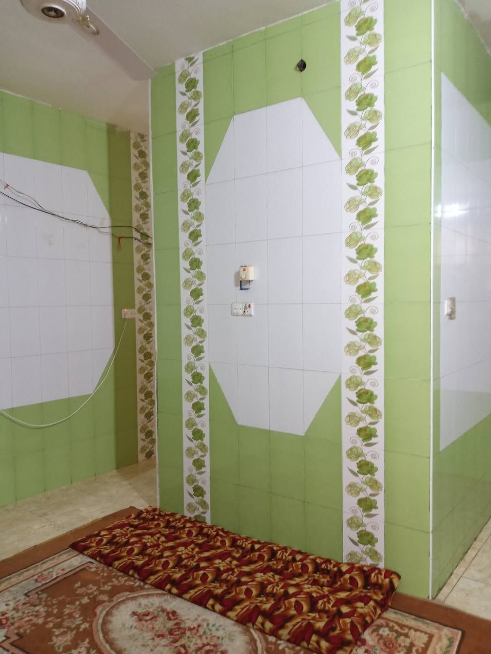 السلام عليكم
بيت للبيع 6كيلو مقابيل زنبيل ماركت المساحه 200متر
يتكون من غرف نوم عدد2وصاله ومطبخ واستقبال وصحيات داخليه وخارجيه 
السعر 100مليون 
رقم تلفون ***********
