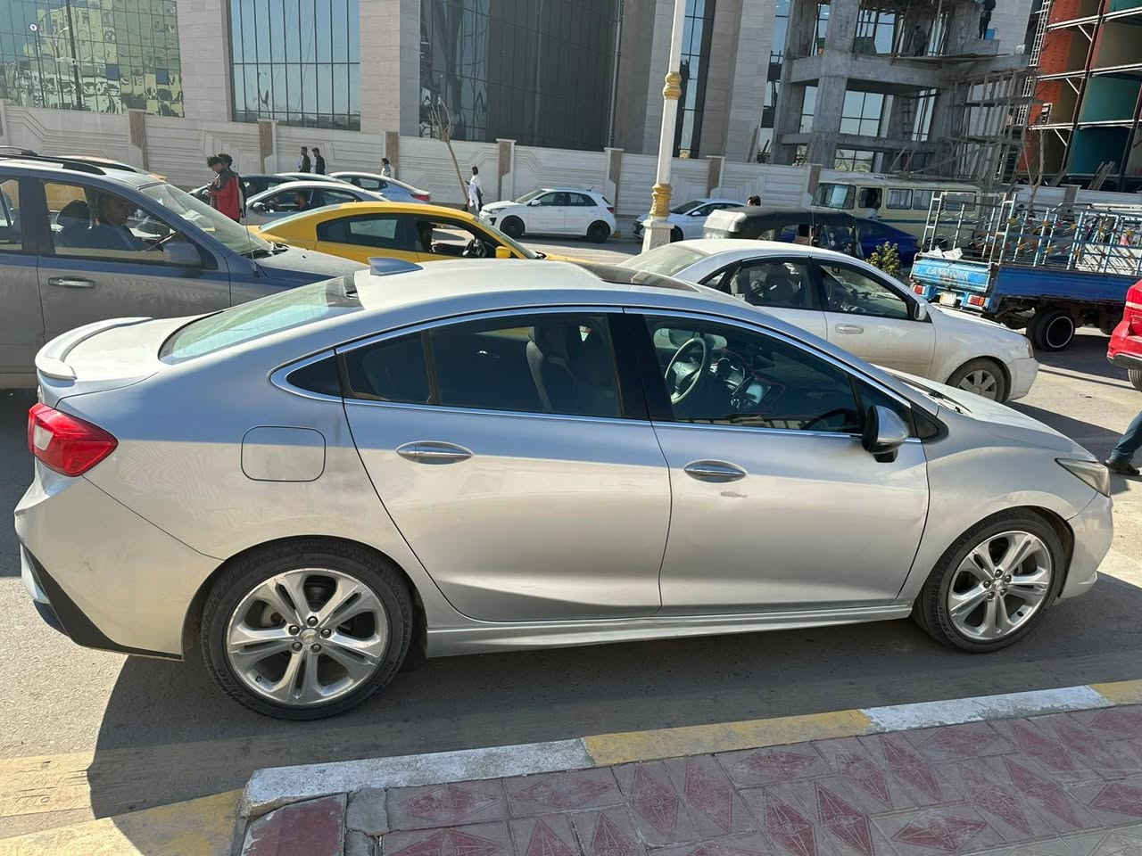 سلام  عليكم شوفر ليت كروز مديل 2017 سياره مواصفات بريمر مكينه كير حداديه كله جديد السعر 80 وبيه مجال 
***********
