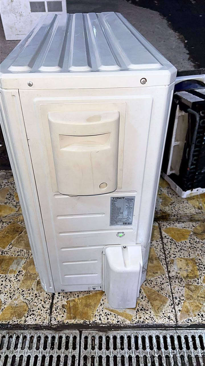 خارجيه للبيع توسوت 2طن كامله مابيه اي تصليح على وضع الشركه 
***********
