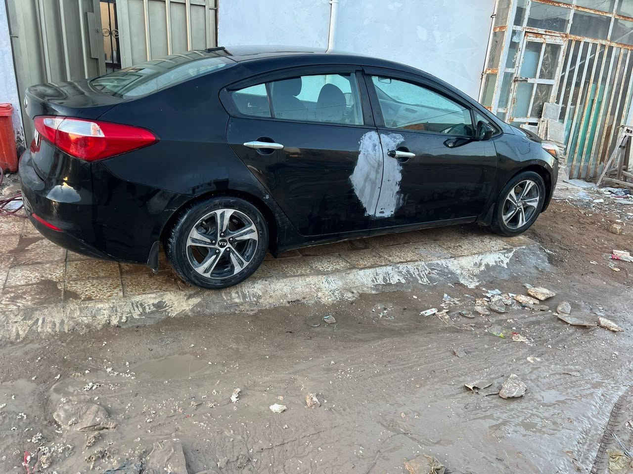 السلام عليكم سيارة للبيع كيه فورتي ١٦ ورد أمريكي مصبوغه حزام رقم نجف بسمي ضربته جوملغ الأمامي العبري اتصل ***********
