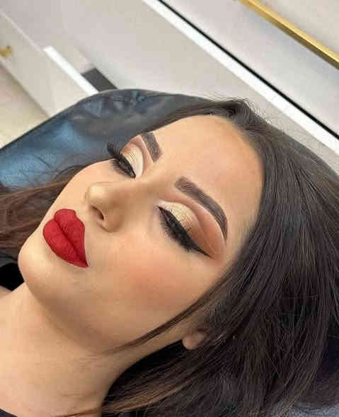 خطوبة او مهر ١٠٠ مع هدية ❤ عدسات واظافر ورموش شعر طبيعي وباودر جسم
حنة وعرس ٢٠٠ مع هدية ❤ عدسات واظافر ورموش شعر طبيعي وباودر جسم 
مكياج مدعوة  ٢٥   مع هدية رموش طبيعية 
تسريحه ٢٥ 
تسريحة شينيون او بونتيل ٣٥  
عدسات ٢٠
الماكيرة باريس بغداد حي الحسين فرع مثلجات الريان للحجز ***********  صالوني بالبيت
